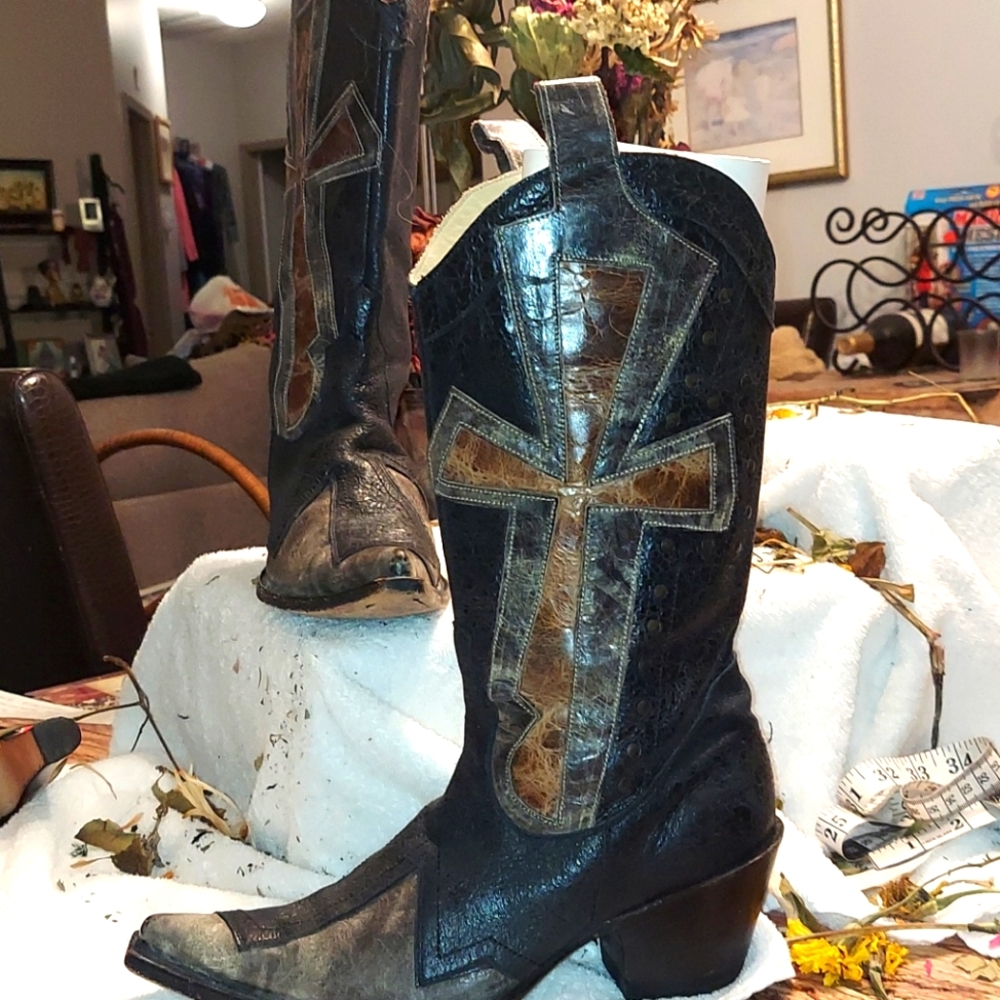 Super fun Stetson black, grey, and brown boots